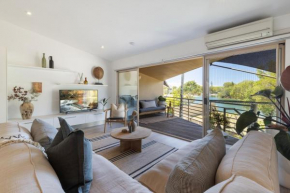 Riverfront Luxury, Poolside, Near Hastings, Noosa